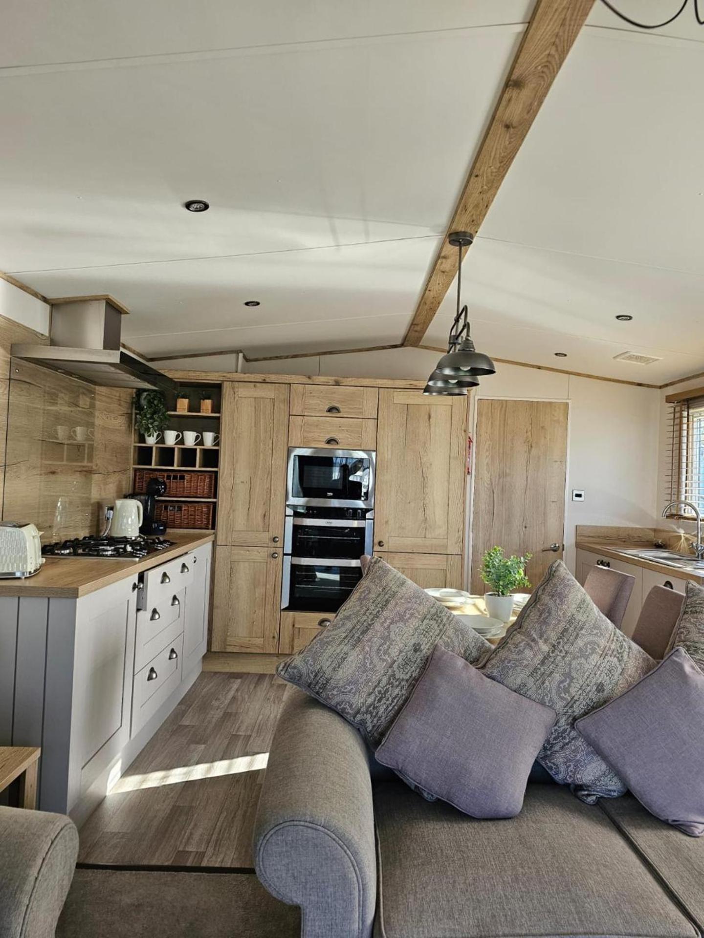 Premium 2 Bedroom Caravan With Free Wifi